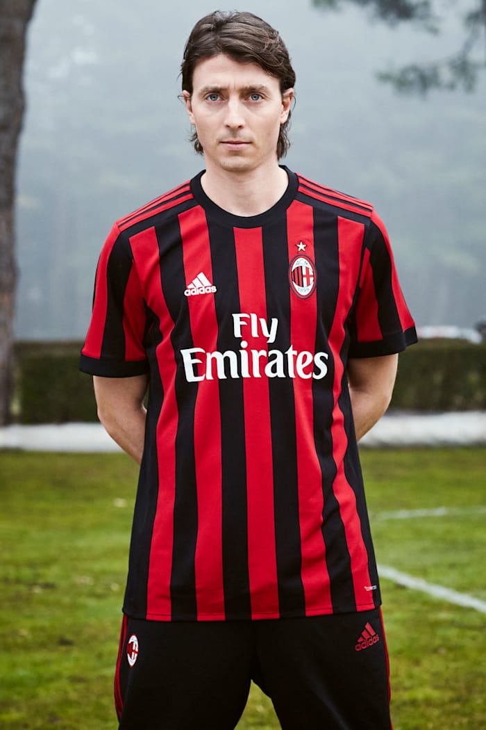 AC-Milan-Jersey-1.jpg